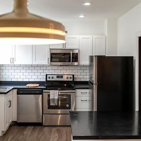 デトロイト Luxe Mid-Century Styled Historic Townhouse #1ヴィラ エクステリア 写真