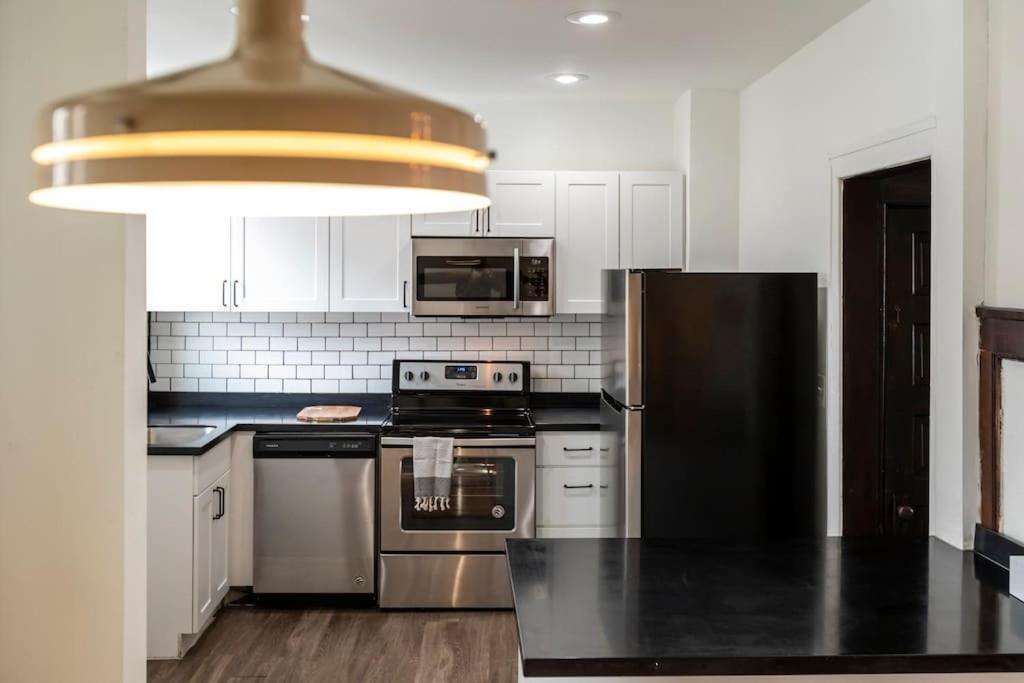 デトロイト Luxe Mid-Century Styled Historic Townhouse #1ヴィラ エクステリア 写真
