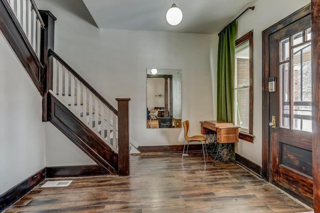 デトロイト Luxe Mid-Century Styled Historic Townhouse #1ヴィラ エクステリア 写真