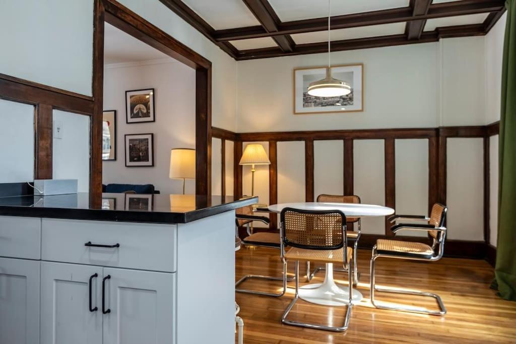 デトロイト Luxe Mid-Century Styled Historic Townhouse #1ヴィラ エクステリア 写真
