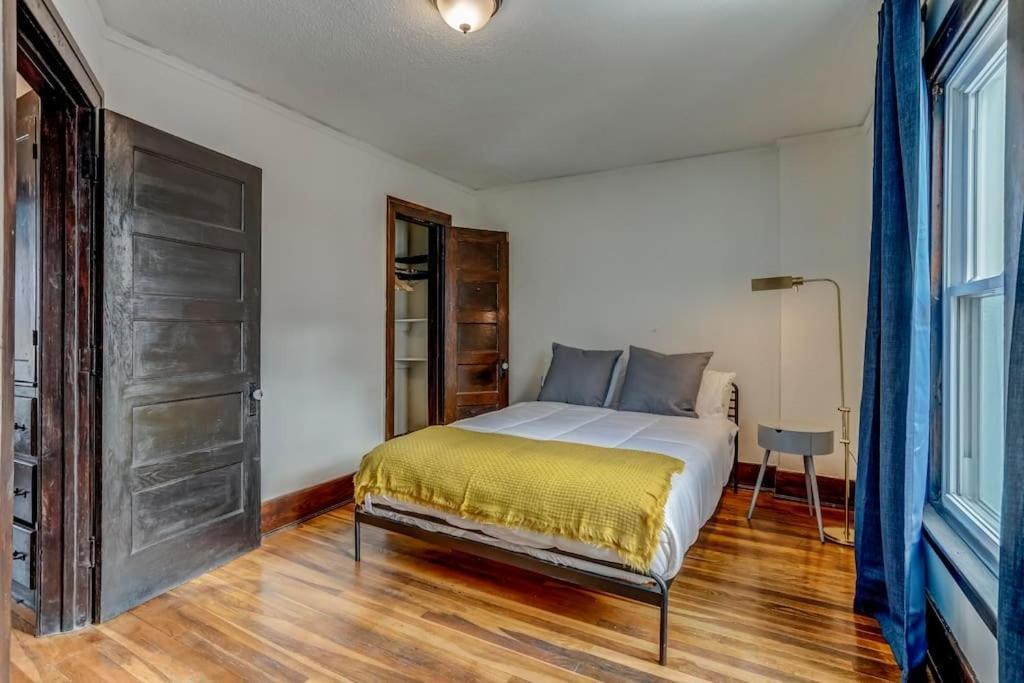 デトロイト Luxe Mid-Century Styled Historic Townhouse #1ヴィラ エクステリア 写真